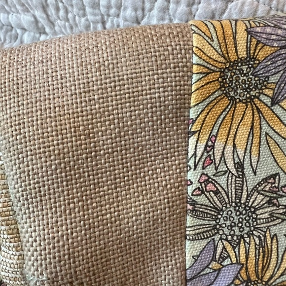 Floral and canvas fold over crossbody, gently used Sakroots - Picture 10 of 16